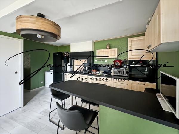 Vire, proche de l'Hippodrome, maison de ville rénovée avec trois chambres