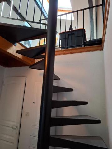 MAISON DE VILLAGE AVEC COUR INTERIEURE ET TERRASSE  7 PIECES (5 CHAMBRES) 160 m²