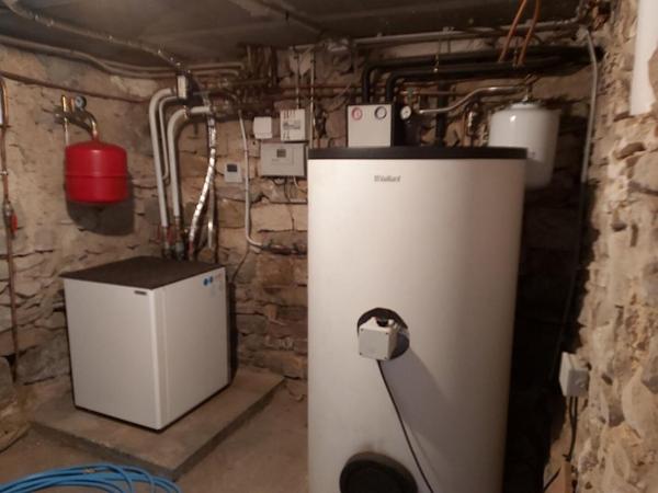 MAISON DE VILLAGE AVEC COUR INTERIEURE ET TERRASSE  7 PIECES (5 CHAMBRES) 160 m²