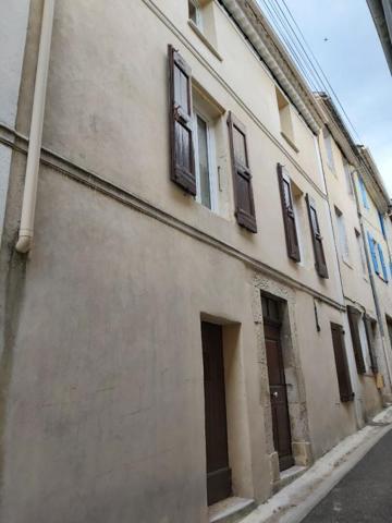 MAISON DE VILLAGE AVEC COUR INTERIEURE ET TERRASSE  7 PIECES (5 CHAMBRES) 160 m²