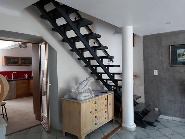 MAISON DE VILLAGE AVEC COUR INTERIEURE ET TERRASSE  7 PIECES (5 CHAMBRES) 160 m²