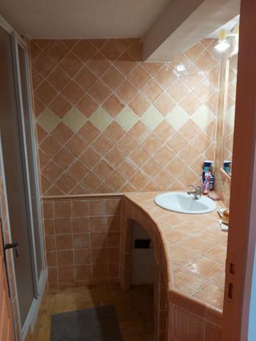 MAISON DE VILLAGE AVEC COUR INTERIEURE ET TERRASSE  7 PIECES (5 CHAMBRES) 160 m²