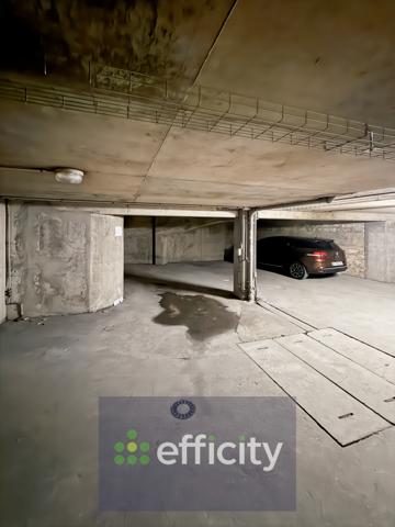 Parking
        
        - 4 m² Exclusivité 19 000 € *