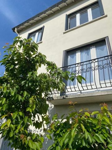 Maison individuelle 140 m² 5 pièces avec jardin - secteur Lycée International Saint Germain en Laye Loyer 3 480 €/mois **  - Référence  18138