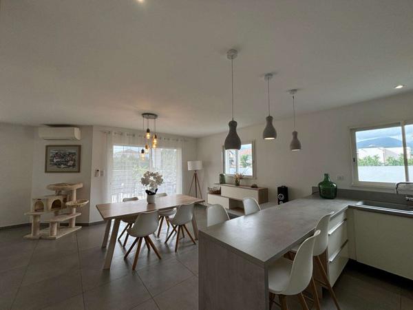 Très belle maison T4 de 126m2 avec piscine et garage