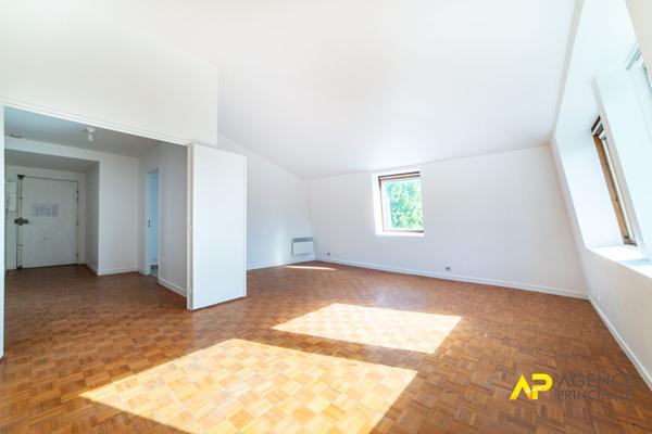 Exclusivité à La Garenne-Colombes : Superbe appartement 5 pièces au dernier étage avec parking et cave 650 000 € **  - Référence  558CLR
