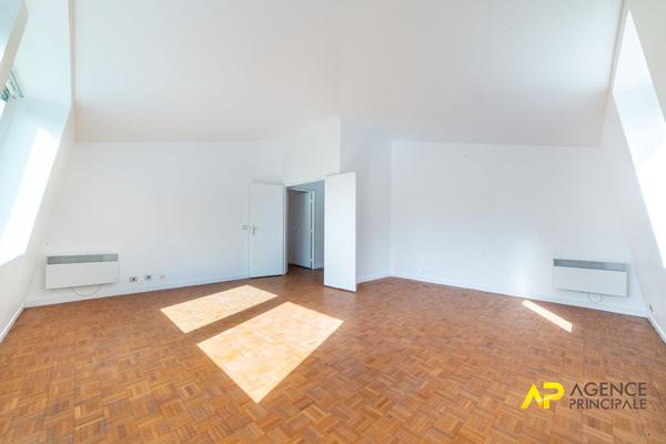Exclusivité à La Garenne-Colombes : Superbe appartement 5 pièces au dernier étage avec parking et cave 650 000 € **  - Référence  558CLR