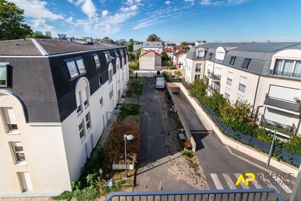 Exclusivité à La Garenne-Colombes : Superbe appartement 5 pièces au dernier étage avec parking et cave 650 000 € **  - Référence  558CLR
