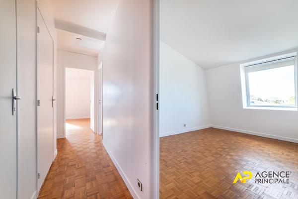 Exclusivité à La Garenne-Colombes : Superbe appartement 5 pièces au dernier étage avec parking et cave 650 000 € **  - Référence  558CLR