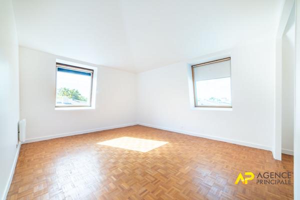 Exclusivité à La Garenne-Colombes : Superbe appartement 5 pièces au dernier étage avec parking et cave 650 000 € **  - Référence  558CLR