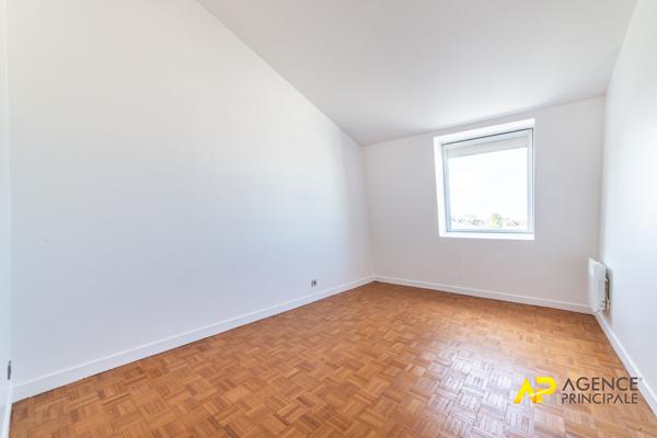 Exclusivité à La Garenne-Colombes : Superbe appartement 5 pièces au dernier étage avec parking et cave 650 000 € **  - Référence  558CLR