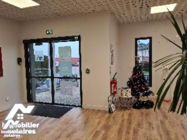 BACQUEVILLE EN CAUX, un immeuble à usage mixte, professionnel et habitation d'environ 184 m².