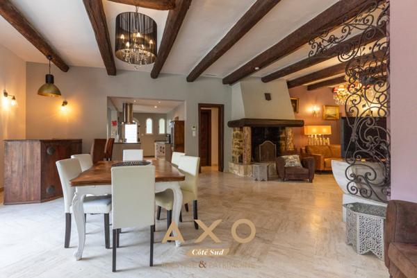 CASTELNAU-LE-LEZ  AUTHENTIQUE MAS DE PLAIN-PIED  248 m²  4 CHAMBRES  SUITE PARENTALE  PISCINE  TERRAIN 1 331 m²  FORAGE  2 044 000 