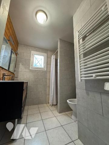 Ensemble immobilier au cœur des bois avec piscine