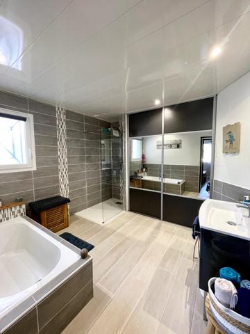 Superbe maison sur belle parcelle avec piscine, au calme