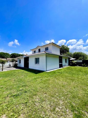 Superbe maison sur belle parcelle avec piscine, au calme