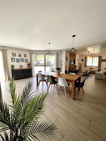 Superbe maison sur belle parcelle avec piscine, au calme