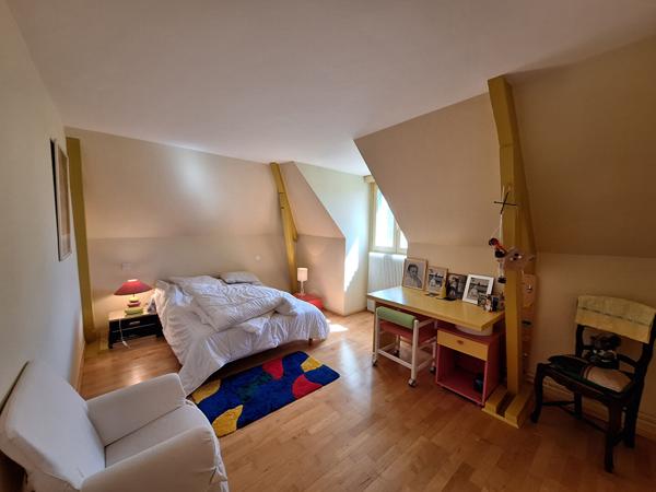 Maison Neris Les Bains 8 pièce(s) 310 m2 habitable + Sous/sol de 244 m² sur terrain clos avec piscine de 2800 m² Neris les bains