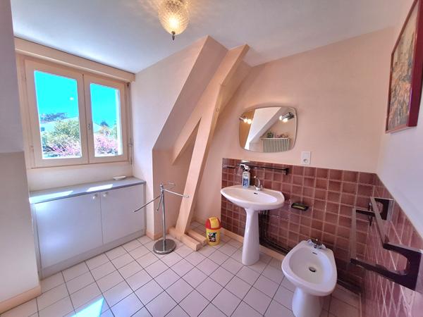 Maison Neris Les Bains 8 pièce(s) 310 m2 habitable + Sous/sol de 244 m² sur terrain clos avec piscine de 2800 m² Neris les bains