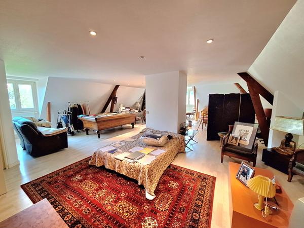 Maison Neris Les Bains 8 pièce(s) 310 m2 habitable + Sous/sol de 244 m² sur terrain clos avec piscine de 2800 m² Neris les bains