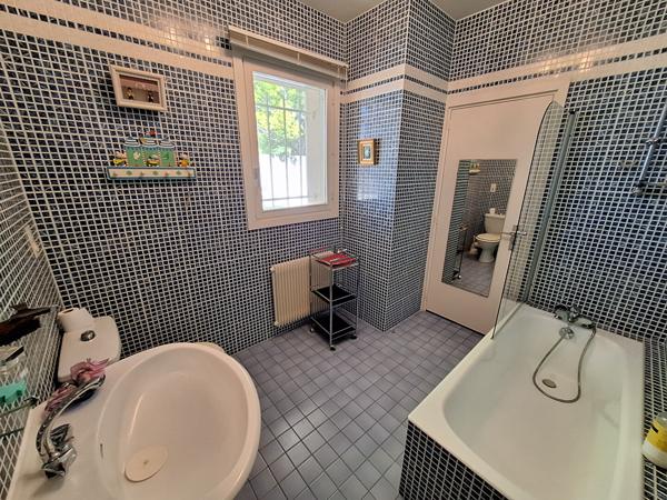 Maison Neris Les Bains 8 pièce(s) 310 m2 habitable + Sous/sol de 244 m² sur terrain clos avec piscine de 2800 m² Neris les bains