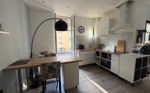 Appartement à vendre    2 pièces •  Nice