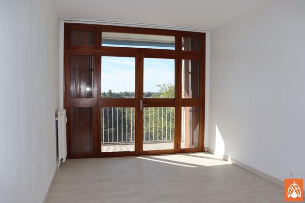 Salon De Provence , proche centre-ville , appartement T2 de 65 m2 Salon de provence Salon De Provence , proche centre-ville , appartement T2 de 65 m2 Salon de provence