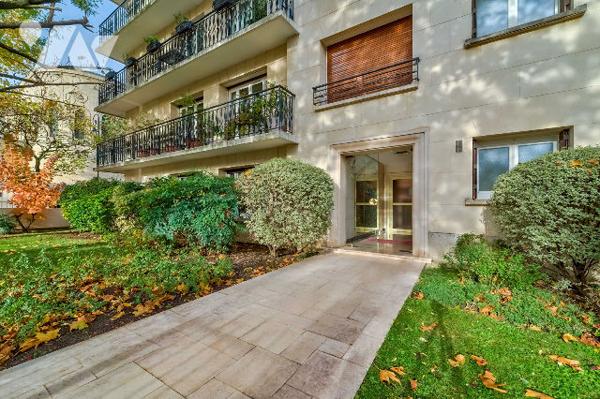 Charenton-le-Pont : 4 pièces avec balcons et parking