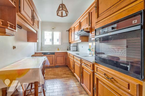 Charenton-le-Pont : 4 pièces avec balcons et parking