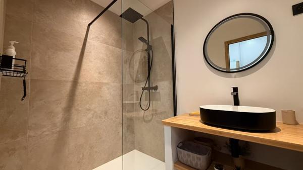 À louer meubler à l'année ? Maison de plain-pied de 110 m² avec piscine à Lège-Cap-Ferret