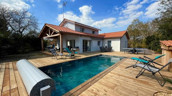 À louer meubler à l'année ? Maison de plain-pied de 110 m² avec piscine à Lège-Cap-Ferret