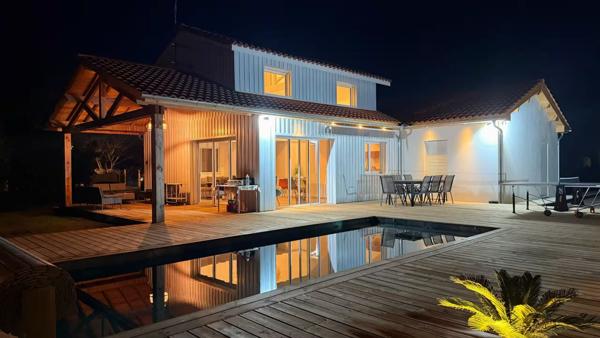 À louer meubler à l'année ? Maison de plain-pied de 110 m² avec piscine à Lège-Cap-Ferret