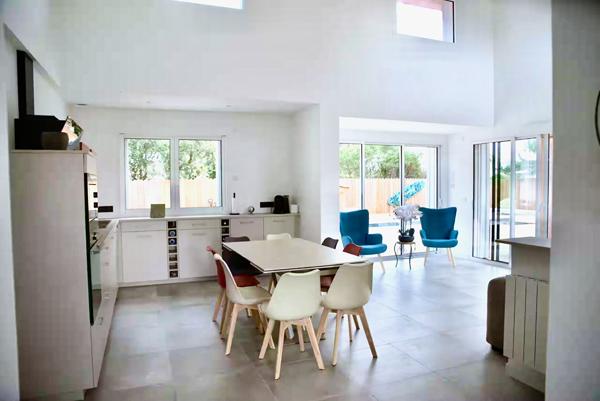 À louer meubler à l'année ? Maison de plain-pied de 110 m² avec piscine à Lège-Cap-Ferret