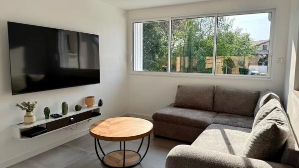 À louer meubler à l'année ? Maison de plain-pied de 110 m² avec piscine à Lège-Cap-Ferret