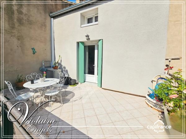 Maison rénovée avec jardin, terrasse et garage dans village proche du Canal du Midi