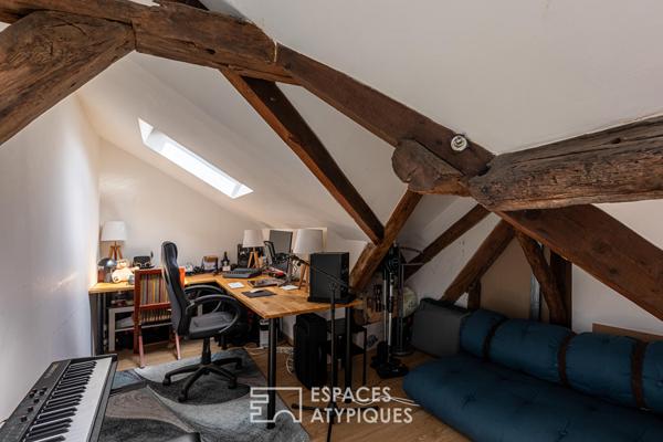 Volume Cathédrale & Charpente Séculaire : Duplex de Caractère au Coeur Historique de Pontoise