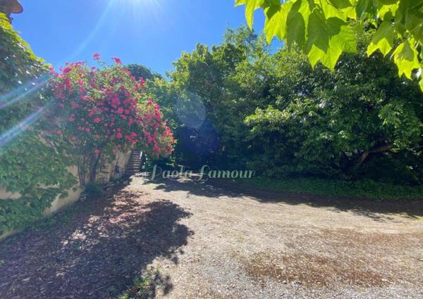 Château XIXe de 1100m2 avec maison de gardien et dépendances