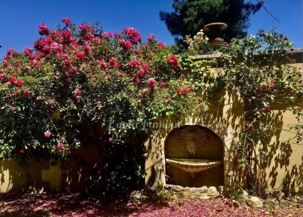 Château XIXe de 1100m2 avec maison de gardien et dépendances