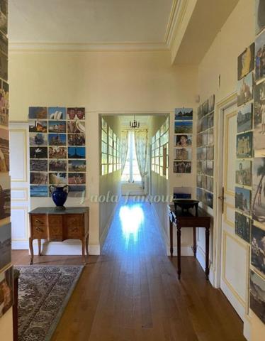 Château XIXe de 1100m2 avec maison de gardien et dépendances