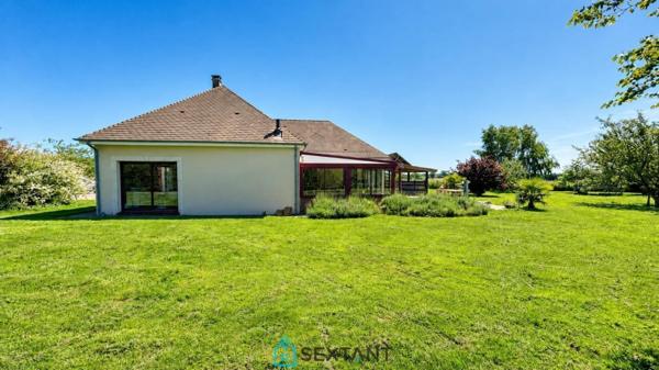 MAISON CONTEMPORAINE DE PLAIN-PIED – 250 m² HABITABLES – TERRAIN DE 3 300 m² – DPE B