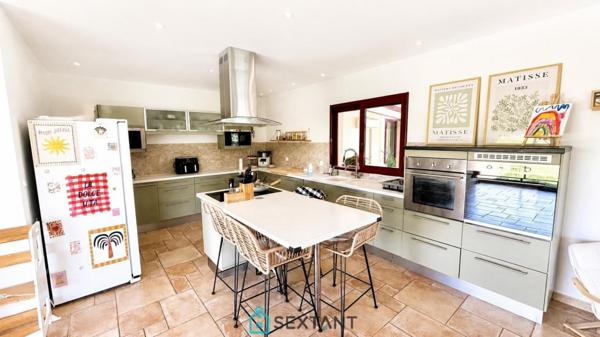 MAISON CONTEMPORAINE DE PLAIN-PIED – 250 m² HABITABLES – TERRAIN DE 3 300 m² – DPE B