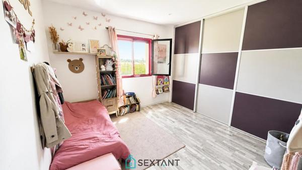 MAISON CONTEMPORAINE DE PLAIN-PIED – 250 m² HABITABLES – TERRAIN DE 3 300 m² – DPE B