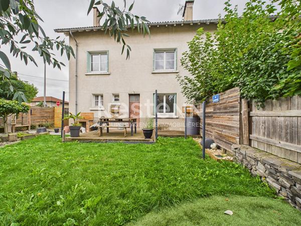 A Vendre à Aurillac, quartier Marmiers, Maison mitoyenne de type 7 avec garage et jardin paysagé.