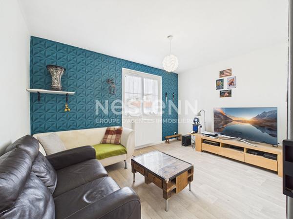 A Vendre à Aurillac, quartier Marmiers, Maison mitoyenne de type 7 avec garage et jardin paysagé.
