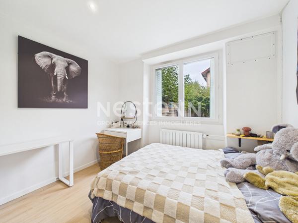 A Vendre à Aurillac, quartier Marmiers, Maison mitoyenne de type 7 avec garage et jardin paysagé.