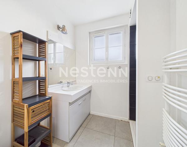 A Vendre à Aurillac, quartier Marmiers, Maison mitoyenne de type 7 avec garage et jardin paysagé.