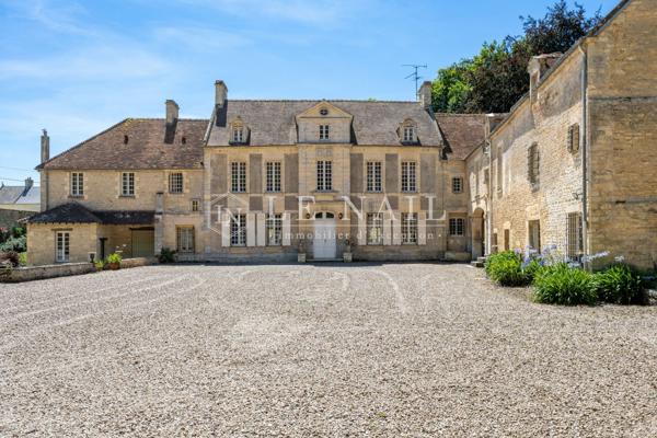 Charmante demeure seigneuriale, dans le Bessin, aux portes de Caen