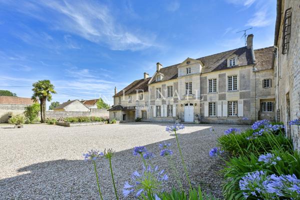 Charmante demeure seigneuriale, dans le Bessin, aux portes de Caen