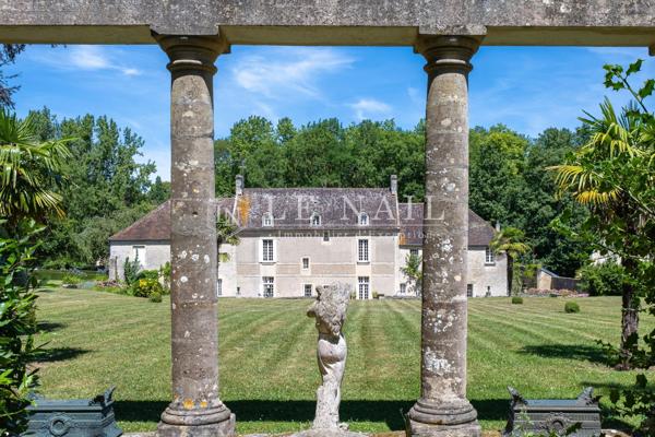 Charmante demeure seigneuriale, dans le Bessin, aux portes de Caen