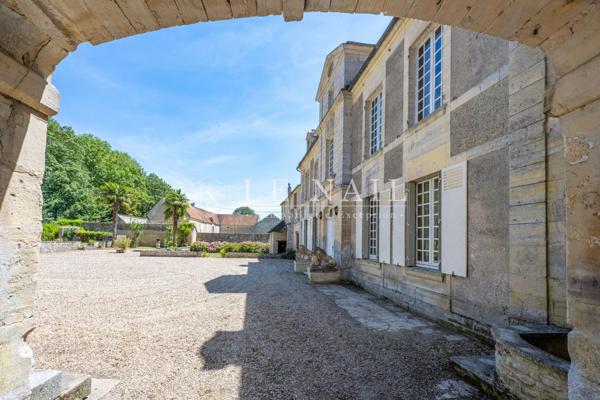 Charmante demeure seigneuriale, dans le Bessin, aux portes de Caen
